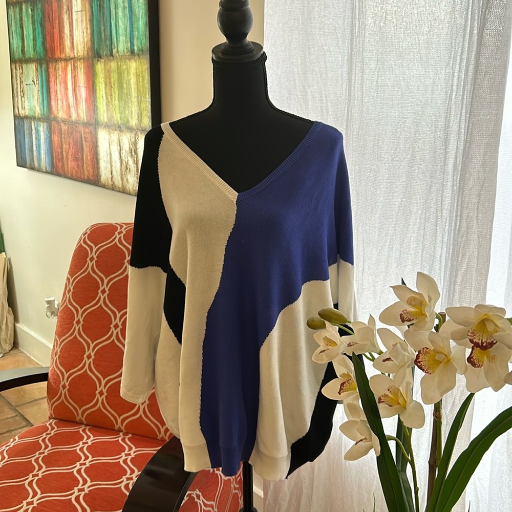 Chicos size 3 (xl) 3/4 sleeve v-neck light weight sweater.